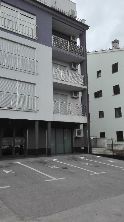 City Stylish Apartment Pula Exterior photo